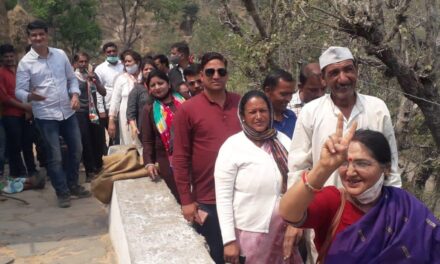 सल्ट उपचुनाव में कांग्रेस प्रत्याशी गंगा ने सोली, तराड़, मैठानी गाँव क्षेत्र का भ्रमण कर मांगे वोट