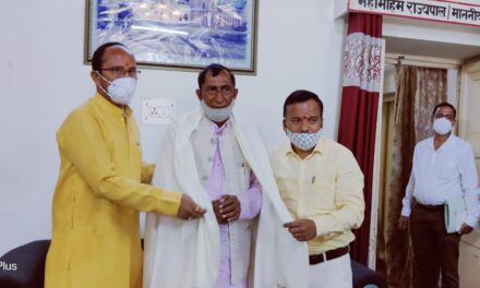 रवि के नेतृत्व में प्रभारी मंत्री का कार्यकर्ताओं ने गर्मजोशी से किया स्वागत ।