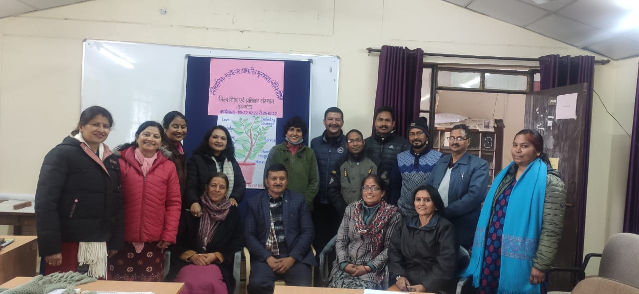 अल्मोड़ा डायट में पांच दिवसीय कार्यशाला का हुआ समापन,नई शिक्षा नीति के तहत प्रारंभिक शिक्षा पाठ्यक्रम पर की चर्चा