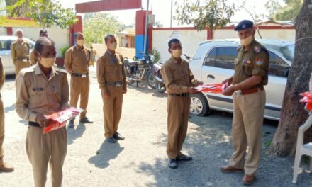 द्वाराहाट पुलिस ने ग्राम प्रहरियों को होली त्यौहार के दृष्टिगत दिये आवश्यक दिशा निर्देश।