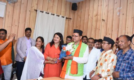भाजपा प्रदेश मंत्री किरन पंत ने मुख्यमंत्री से मुलाकात कर दी शुभकामनाएं