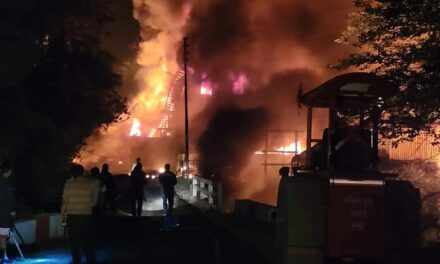 बैजनाथ डंगोली में लीसे की फैक्ट्री में लगी भीषण आग,फायर ब्रिगेड कर्मियों ने त्वरित कार्यवाही कर आग पर पाया काबू