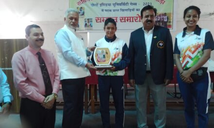 सोबन सिंह जीना विश्वविद्यालय ,अल्मोड़ा के कुलपति प्रो. भंडारी ने विवि की महिला बॉक्सिंग टीम के खिलाड़ियों को ‘खेलो इंडिया यूनिवर्सिटी गेम्स’ में पदक जीतने पर सम्मानित किया।