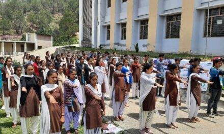 हुकुम सिंह बोरा राजकीय स्नातकोत्तर महाविद्यालय सोमेश्वर में तंबाकू उन्मूलन दिवस के अवसर पर छात्र छात्राओं को दिलाई शपथ