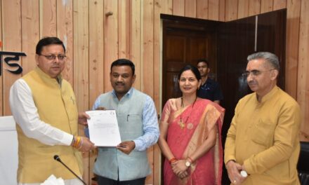 मेयर गौरव गोयल ने  मुख्यमंत्री पुष्कर सिंह धामी से मुलाकात कर नगर के विकास कार्यों को गति देने के लिए एक मांग पत्र सौंपा