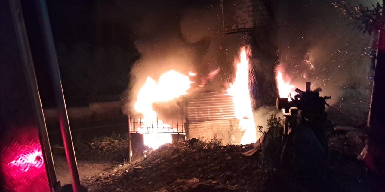 फायर स्टेशन अल्मोड़ा के जवानों ने NTD की एक दुकान मे लगी आग को बुझाकर जनहानि को टाला