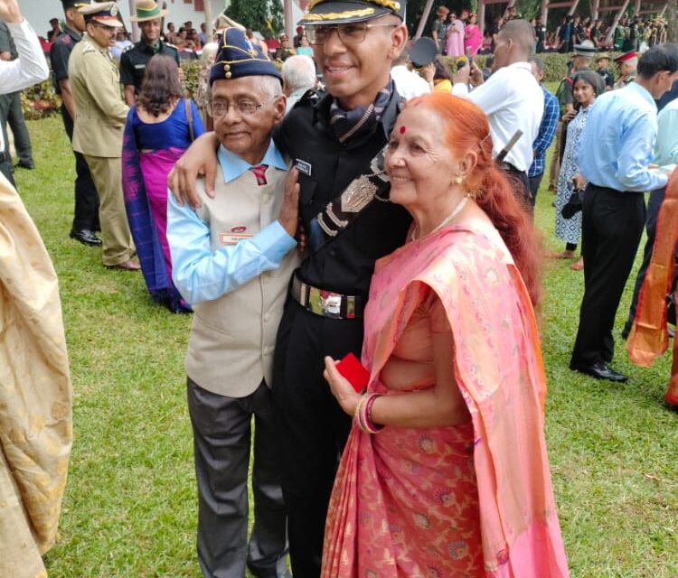 अल्मोड़ा निवासी कर्नल शेखर जोशी के पोते दीपांशु जोशी ने भारतीय थल सेना की कवचित कोर में लेफ्टिनेंट रैंक में कमीशन की प्राप्त
