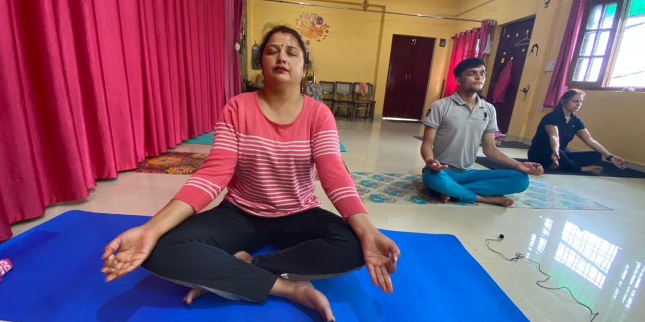 अंतरराष्ट्रीय योग दिवस में ऑनलाइन भाजपा महिला मोर्चा प्रदेश मंत्री किरन के नेतृत्व में किया गया योग प्रशिक्षण