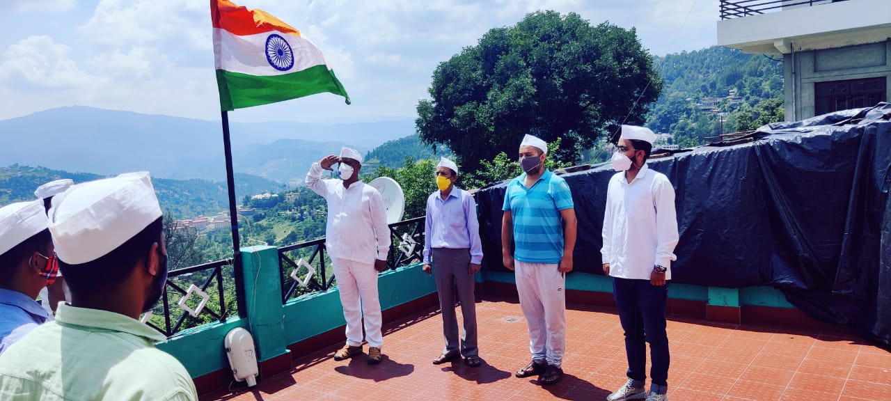 जनपद अल्मोड़ा के सेवादल  कार्यकर्ताओं द्वारा हर्षोल्लास से मनाया गया ध्वज वंदन कार्यक्रम