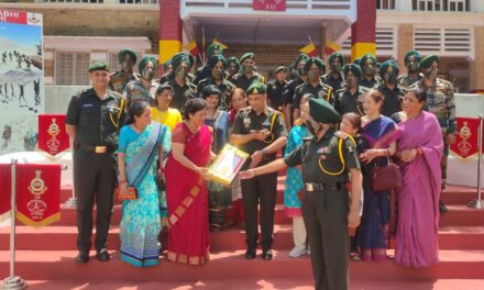 लदाख बोर्डर  पर  तैनात वीर सैनिक भाइयों के लिए  महिला कल्याण संस्था ने आर्मी के सिख रेजिमेंट को सोंपी राखियां