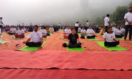 अल्मोड़ा में भव्य आयोजित किया गया 8वा अंतरराष्ट्रीय योग दिवस