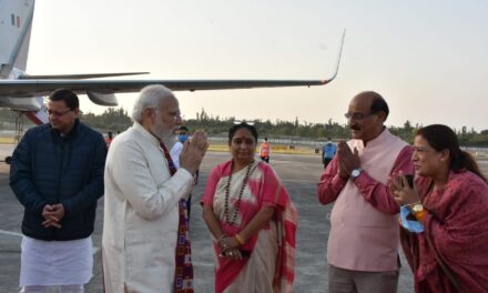 प्रधानमंत्री मोदी पहुंचे देहरादून, राज्यपाल, धामी और रेखा आर्या ने किया स्वागत
