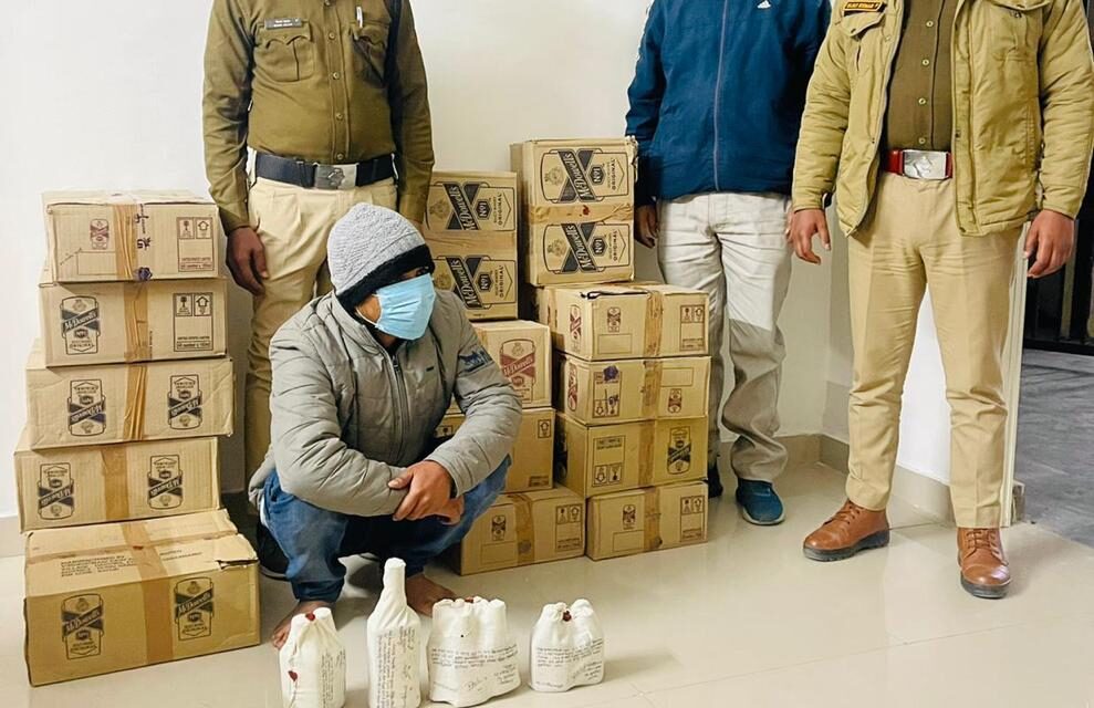 नवनिर्मित चौकी धानाचूली पुलिस टीम ने 15 पेटी अवैध अंग्रेजी शराब की तस्करी कर रहे व्यक्ति को  किया गिरफ्तार