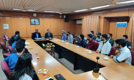 कश्मीर विश्वविद्यालय के छात्रों हेतु पर्यावरण संस्थान में एक दिवसीय व्याख्यान कार्यक्रम का आयोजन