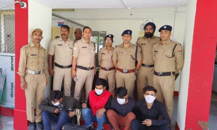 बुजुर्ग से बैग छीनकर एटीएम कार्ड से पॉच हजार रूपये निकालकर लूट की घटना को अंजाम देने वाले 04 शातिर आरोपियों को रामनगर पुलिस टीम ने मय माल के गिरफ्तार कर भेजा जेल