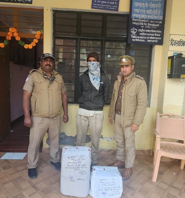 अल्मोड़ा पुलिस के थाना लमगड़ा द्वारा 03 पेटी अवैध देशी शराब के साथ 01 अभियुक्त को किया गिरफ्तार