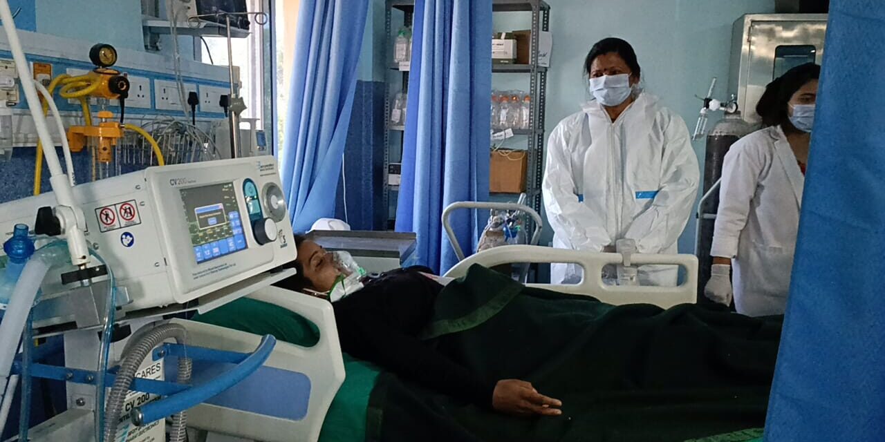 चंपावत में मरीज की गंभीर हालत को देखते हुए किया आईसीयू में भर्ती, कोविड टेस्ट पर पाई गई कोरोना पॉजिटिव