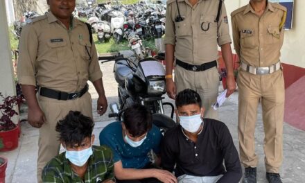 SSP NAINITAL की टीम ने 5 घंटे में किया खुलासा, बेचने से पहले काठगोदाम पुलिस की सघन चैकिंग में 03 ओटो लिफ्टरों की मोटरसाइकिल के साथ हुई गिरफ्तारी