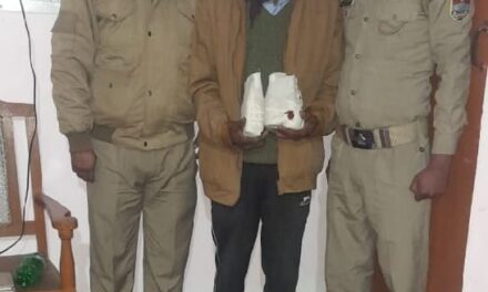 अल्मोड़ा पुलिस के थाना लमगड़ा ने दुकान से 51 पव्वे व 01 अध्धा अवैध अंग्रेजी शराब बरामद कर दुकानदार को किया गिरफ्तार