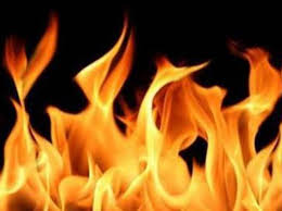 अल्मोड़ा बाज़ार में लगी आग, अग्निशमन कर्मियों ने पाया आग पर काबू