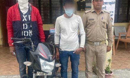 अल्मोड़ा पुलिस के थाना लमगड़ा द्वारा 01 व्यक्ति को शराब पीकर बाईक चलाने व दूसरे को शराब पीकर न्यूसेंस फैलाने पर किया गिरफ्तार, मो0सा0 सीज