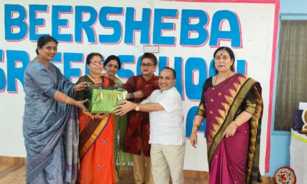 बियरशिबा विद्यालय अल्मोड़ा के प्रागंण में उत्कृष्ट अंक पाने वाले विद्यार्थियों का अभिनन्दन समारोह