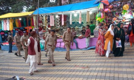 कोतवाली रानीखेत ने 65 व थाना लमगड़ा ने 40 बाहरी व्यक्तियों का किया सत्यापन, मजदूरों का सत्यापन नहीं कराना ठेकेदार को पड़ा महंगा लमगड़ा पुलिस ने किया 5 हजार का चालान