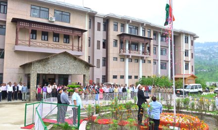 जनपद अल्मोड़ा में धूमधाम से मनाया गया आजादी का महोत्सव, तोमर ने फहराया राष्ट्रीय ध्वज
