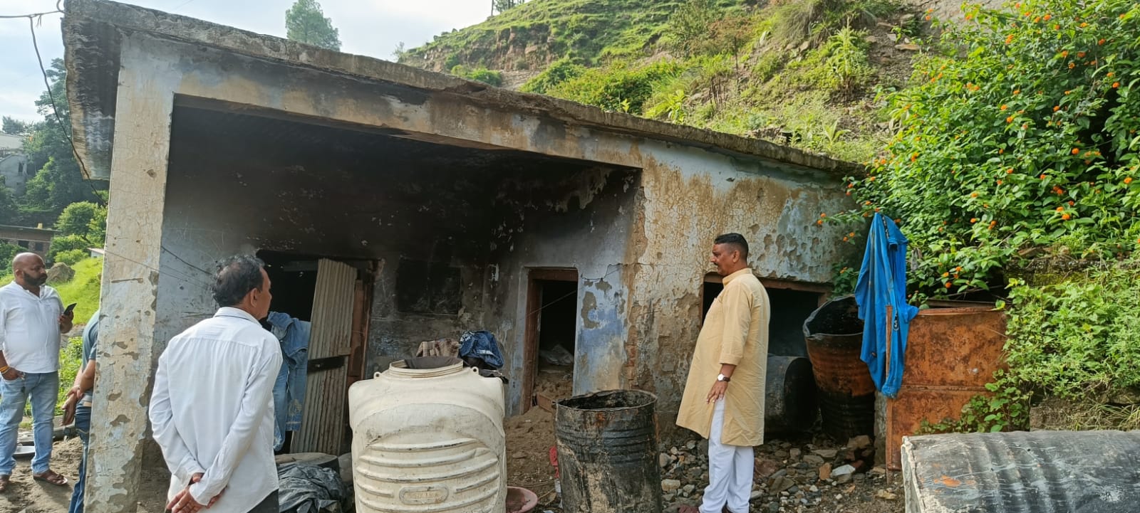 पूर्व दर्जा मंत्री कर्नाटक ने किया घुरसो ग्राम का दौरा, क्षतिग्रस्त पंचायत घर इत्यादि के पुनर्निर्माण की उठाई मांग