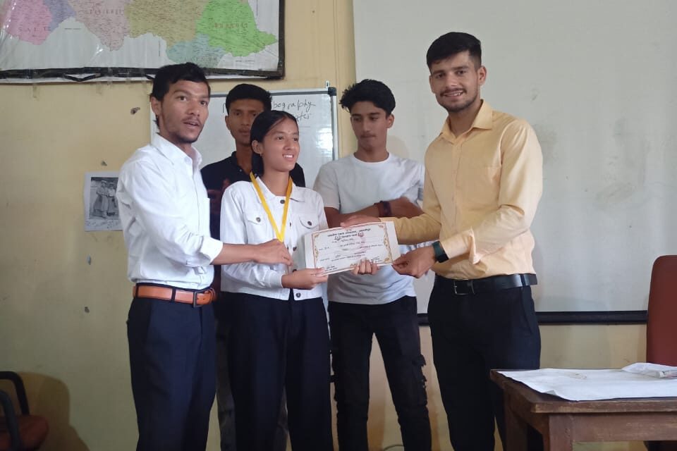 आर्यन छात्र संगठन ने हिंदी दिवस पर कराई निबंध प्रतियोगिता