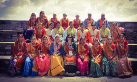 नंदा महोत्सव के दौरान पारंपरिक कुमाऊनी परिधानों से सजी महिलाओं ने बिखेरी संस्कृति की छटा देखिए छायाचित्रों के माध्यम से
