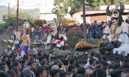 अल्मोड़ा में भव्य रूप में मनाया गया दशहरा महोत्सव, राज्यीय महोत्सव घोषित करने की उठी मांग