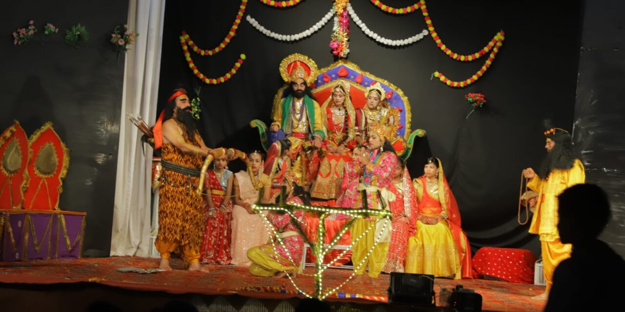 सीता स्वयंवर में श्री लक्ष्मी भंडार हुक्का क्लब की रामलीला के कलाकारों ने जीता दर्शकों का दिल
