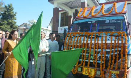 कैबिनेट मंत्री रेखा आर्या ने विकसित भारत संकल्प यात्रा के वाहनों को दिखाई हरी झंडी,कहा सरकार की जनकल्याणकारी योजनाओं को हर व्यक्ति तक पहुंचाना है लक्ष्य