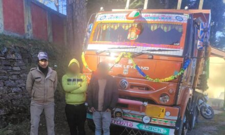 रानीखेत पुलिस ने अवैध खनिज (रेता) परिवहन करने पर वाहन डंपर किया सीज, अवैध खनन के सम्बन्ध में एसडीएम रानीखेत को भेजी रिपोर्ट