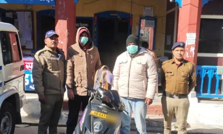 कोतवाली अल्मोड़ा पुलिस ने स्कूटी सवार 02 युवकों को 803 ग्राम चरस के साथ किया गिरफ्तार, स्कूटी सीज