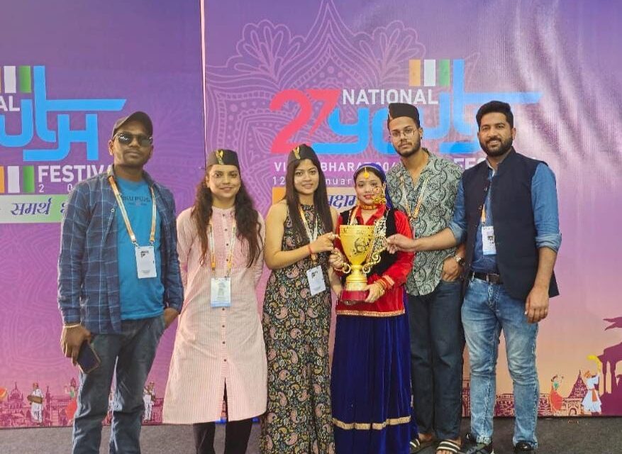 कैबिनेट मंत्री रेखा आर्या ने राष्ट्रीय युवा महोत्सव के एकल नृत्य में सृष्टि को प्रथम पुरस्कार जितने पर दी बधाई कहा हमारे युवा है राज्य का भविष्य
