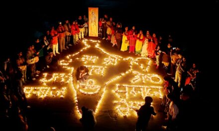 एक समाज श्रेष्ठ समाज संस्था ने बनाया राम लला की प्राण प्रतिष्ठा की संध्या पर इक्यावन सौ दीयों से भारत का नक्शा