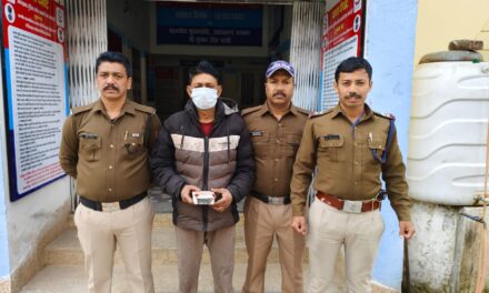 देघाट पुलिस ने चोरी के मामले में फरार चल रहे आरोपी को सोने के मंगलसूत्र व दस हजार रुपये कैश सहित किया गिरफ्तार