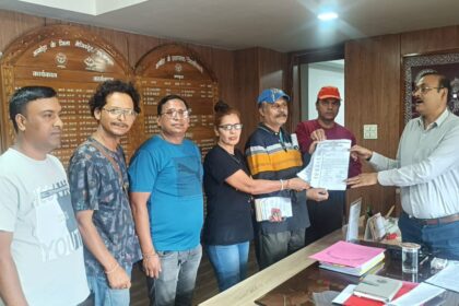 Teachers' organizations submitted a memorandum demanding appointment in the local block for vote counting work