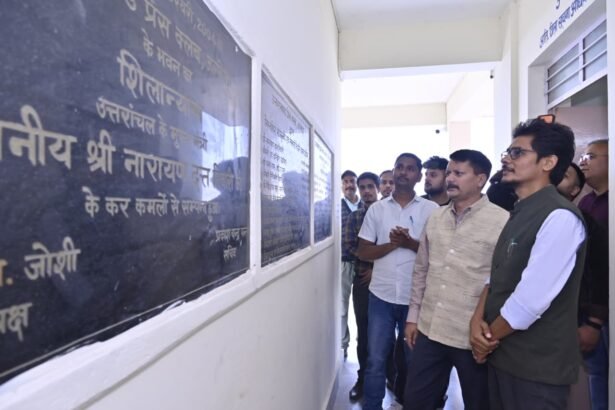 Media Plays Vital Role in Connecting Government and Public: Dhruv Rautela Almora: Vice Chairman of the Uttarakhand Government Media Advisory Committee ध्रुव रौतेला visited Almora on Wednesday and interacted with journalists during a press conference held at सर्किट हाउस अल्मोड़ा. Addressing media representatives, he emphasized the important role of the media in effectively communicating government schemes, policies, and achievements to the public. He said that in a democracy, the media acts as a strong bridge between the government and the people. During the interaction, Dhruv Rautela stated that the state government is working with transparency, public welfare, and development as its top priorities. He said that factual and accurate dissemination of information regarding public welfare schemes is essential, and the media has a significant responsibility in ensuring that people receive authentic information. He stressed the need for better coordination and positive communication between the government and media organizations. According to him, constructive journalism and responsible reporting can help strengthen democratic values and increase public awareness about government initiatives. Rautela also listened carefully to the concerns and suggestions raised by journalists during the press conference. He assured them that the government would take necessary initiatives at the administrative level to address issues related to journalists and media professionals. He described journalists as strong pillars of democracy whose welfare and professional interests must be protected. He further said that in the era of digital media and fast information exchange, responsible journalism has become even more important. He urged journalists to continue working with commitment and integrity in the larger interest of society. On this occasion, District Information Officer सत्यपाल सिंह and several journalists and media representatives from the district were present. Media personnel also shared their views and highlighted various issues related to regional journalism. After the press conference, Dhruv Rautela inspected the District Information Office in Almora. District Information Officer Satyapal Singh welcomed him and briefed him about departmental activities, office staff, media representatives of the district, and newspapers and magazines published from the region. During the inspection, Rautela reviewed publicity and communication-related activities, distribution of promotional materials, and issues concerning journalists. He stated that effective publicity of government schemes, policies, and achievements is an important responsibility of the Information Department. He instructed officials and employees to work with dedication and responsibility and act as a strong link between the administration and the press. He expressed hope that improved coordination between the media and the government would help public welfare schemes reach a larger number of people and further strengthen developmental initiatives in the state.