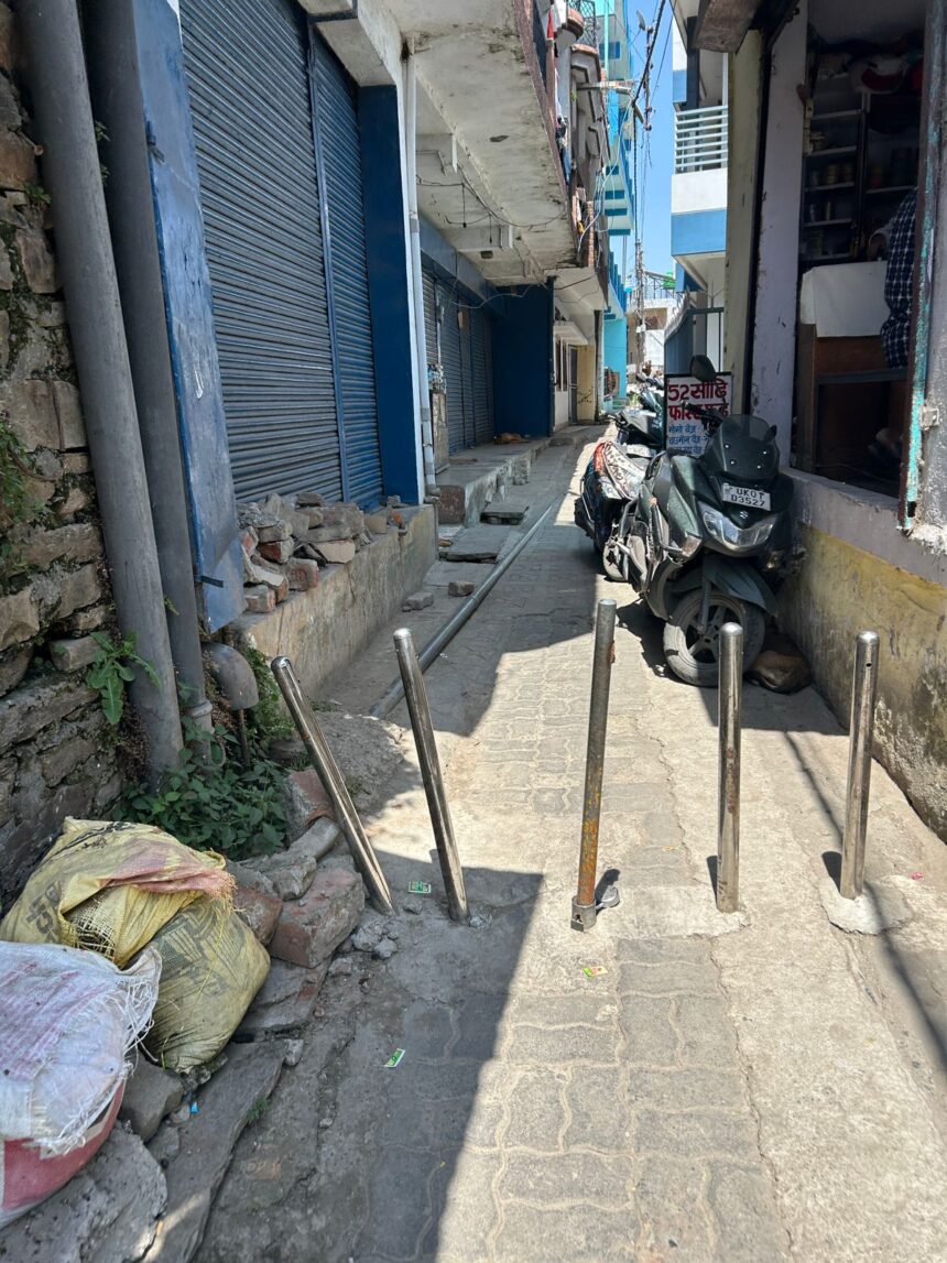 Residents Demand Reopening of Gate at Dharanaula Route in Almora