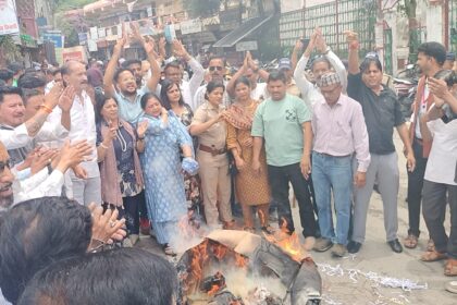 Congress Protests Against Doctors' Transfers in Almora, Burns Effigies of Chief Minister and Health Minister