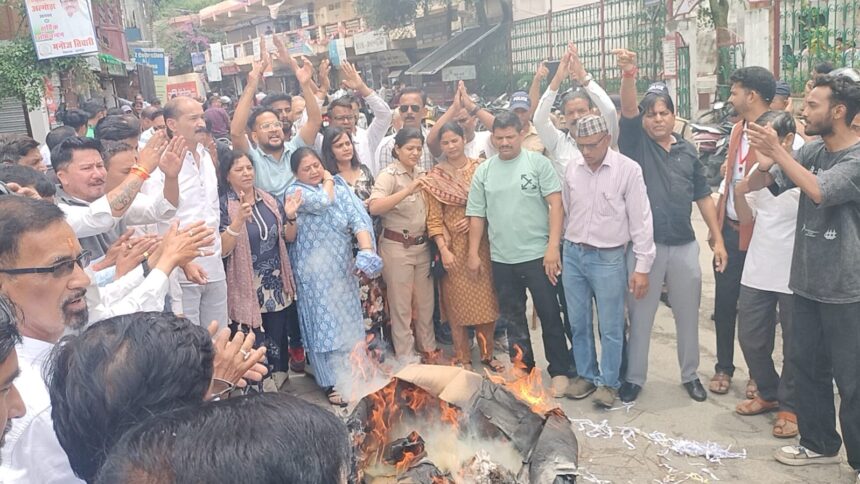 Congress Protests Against Doctors' Transfers in Almora, Burns Effigies of Chief Minister and Health Minister